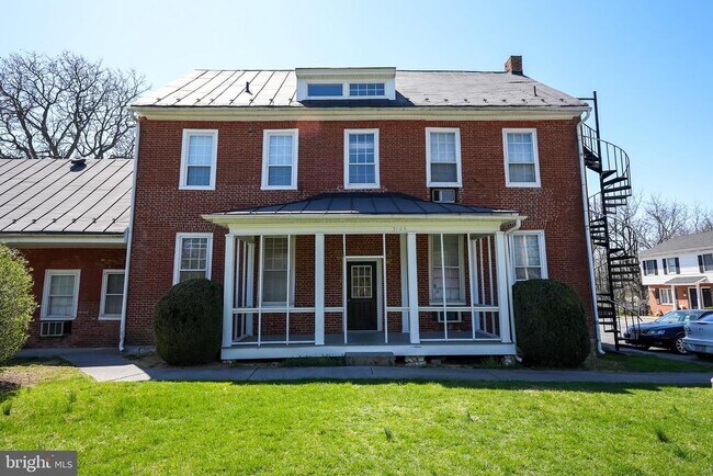 Building Photo - 3105 Shawnee Dr