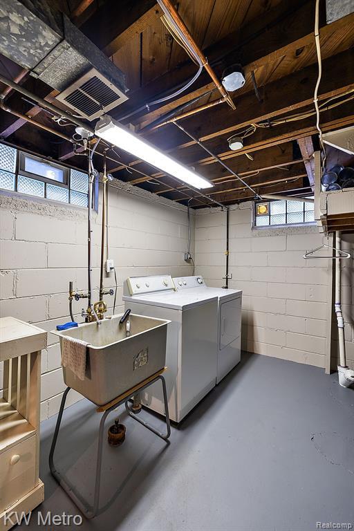 Building Photo - 531 Albany St