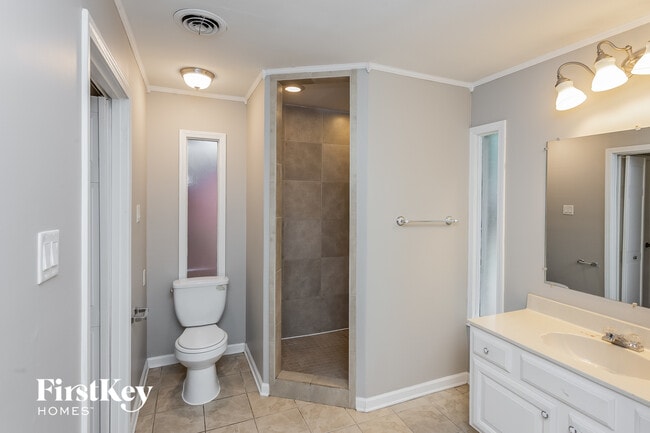 Building Photo - 4550 E Dearing Rd