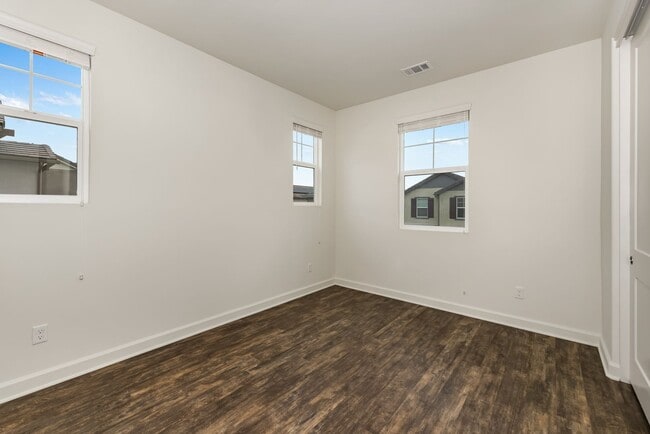 Building Photo - Village at Los Carneros 5 bdrm / 3 bth Home w/ 2-Car Garage and AC!