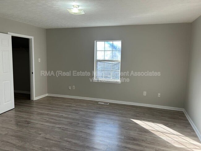 Building Photo - 214 W Central Ave