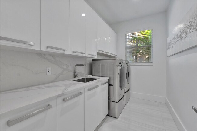 Building Photo - 4088 Briarcliff Cir