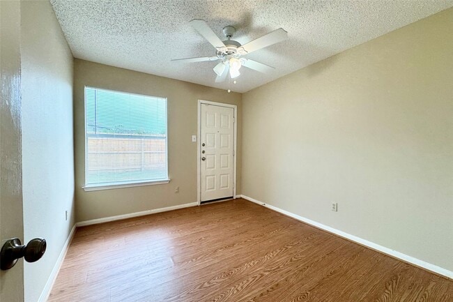 Building Photo - 3511 Palm Grove Dr