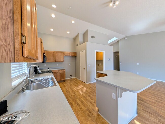 Building Photo - 8639 W Fullam St