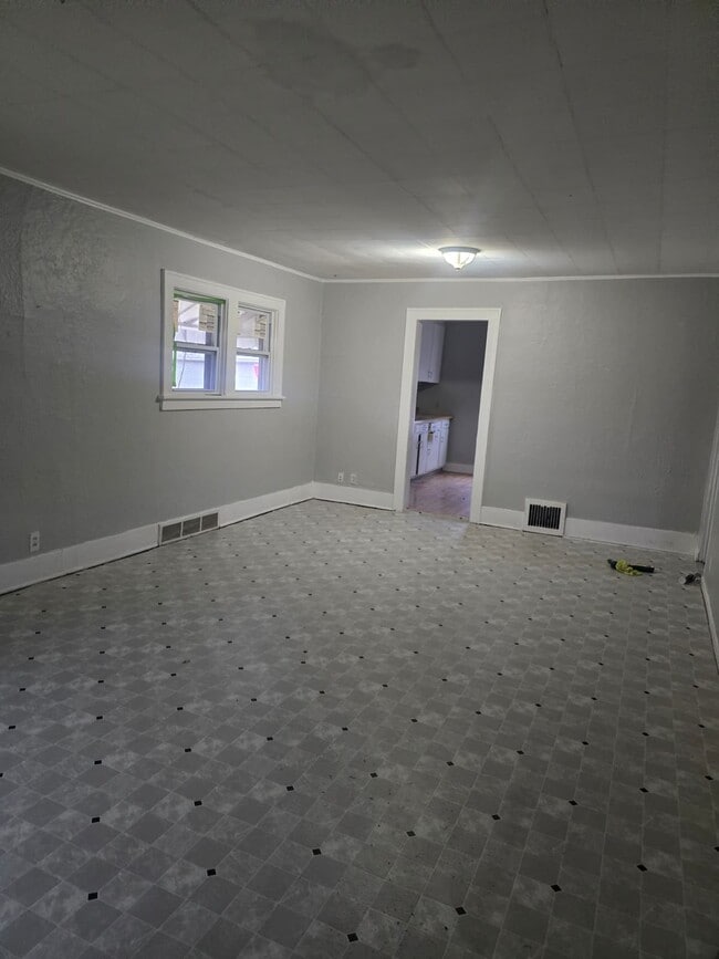 Building Photo - 511 Berlin Ave