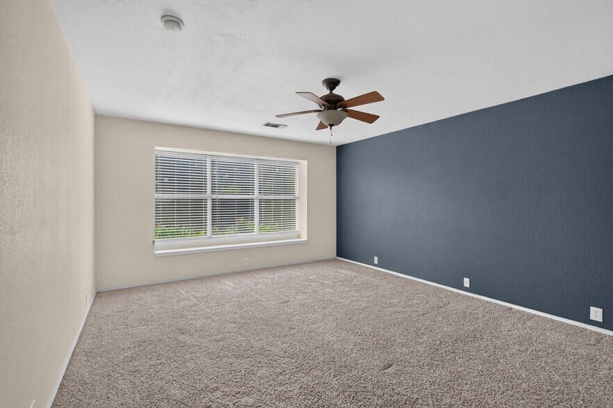 Building Photo - 1325 Periwinkle Dr