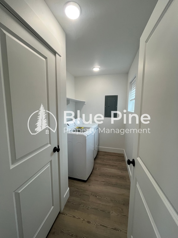 Building Photo - 1195 E Jaylee Dr