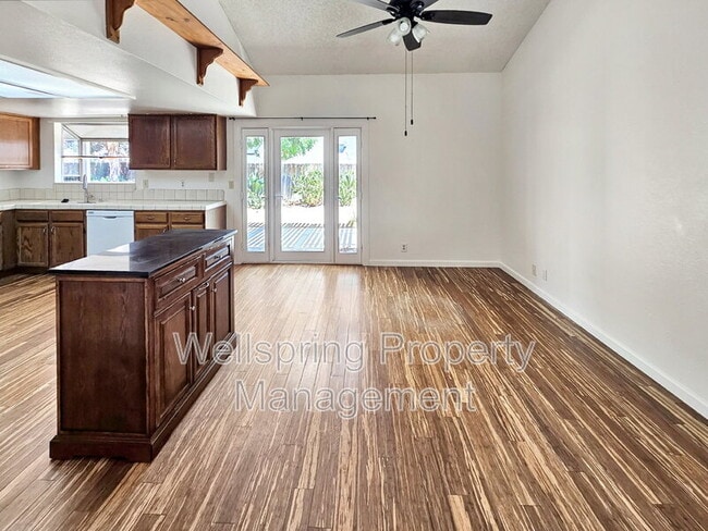 Building Photo - 528 Heatherglen Dr