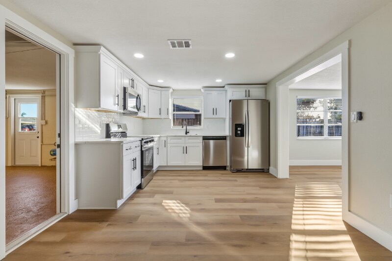Building Photo - 3208 Holiday Lake Dr