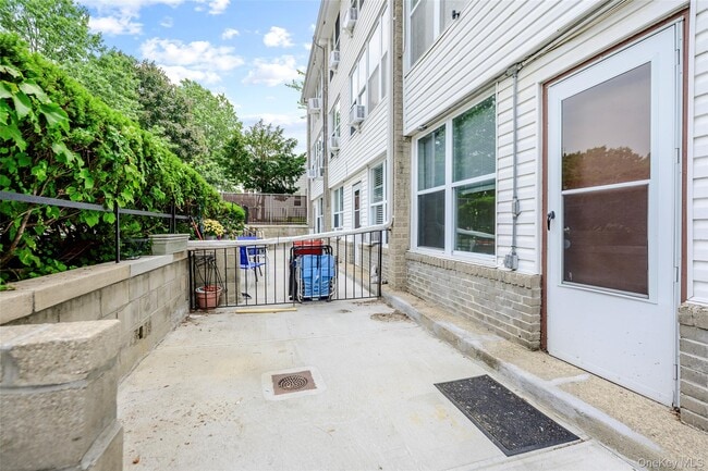 Building Photo - 3 Duryea Pl