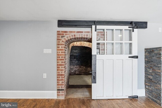 Building Photo - 310 N 13th St