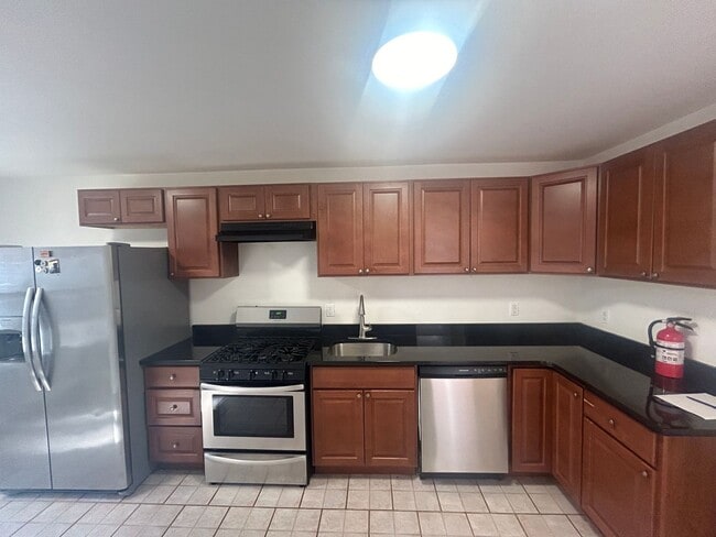 Building Photo - 511 Sewall Ave