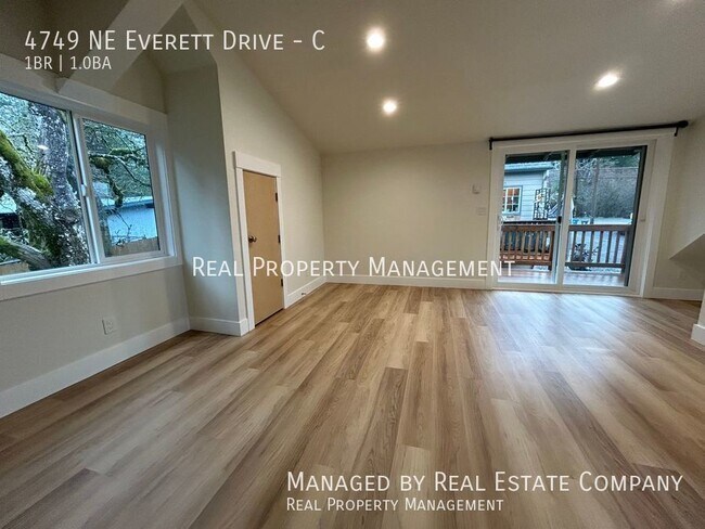 Building Photo - 4749 NE Everett Dr