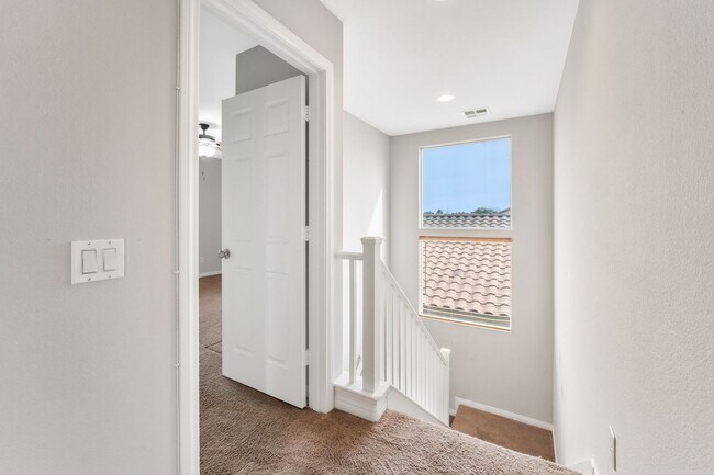 Building Photo - SUMMERLIN HOME, 3 BEDROOMS, LARGE BACKYARD, MINUTES FROM DOWNTOWN SUMMERLIN