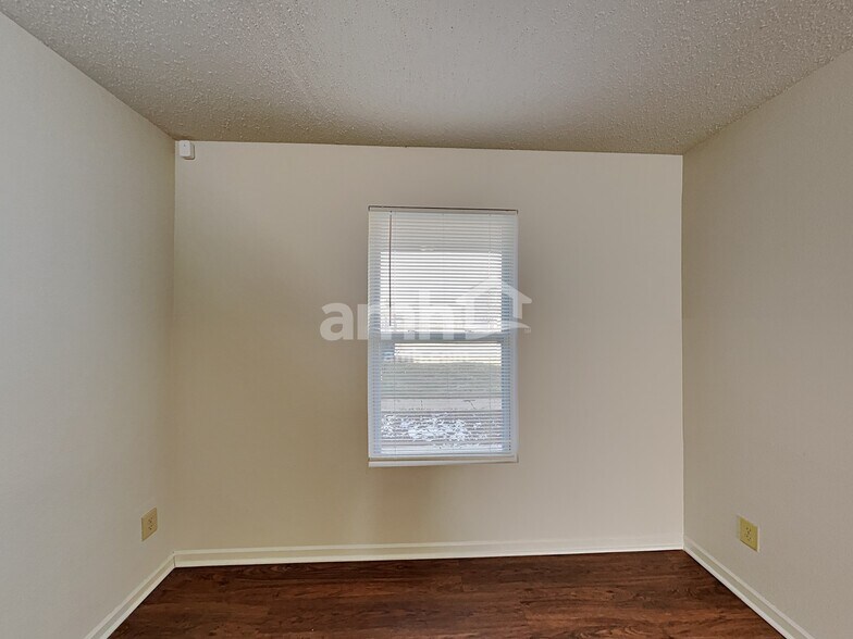 Building Photo - 8459 Wanda Lake Dr