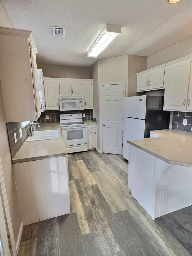 Building Photo - 9301 Blueberry Dr