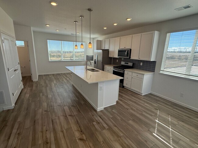 Building Photo - BRAND NEW 3 bedroom townhome in Castle Pines!
