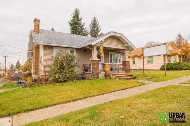 Building Photo - Cozy and charming 2-bedroom, 1-bathroom duplex in Cheney