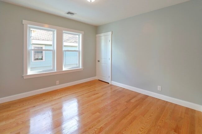 Building Photo - 28 2nd St