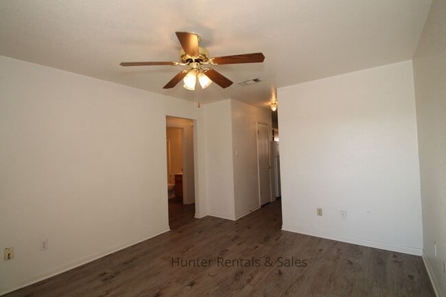 Building Photo - What's Not To Love?