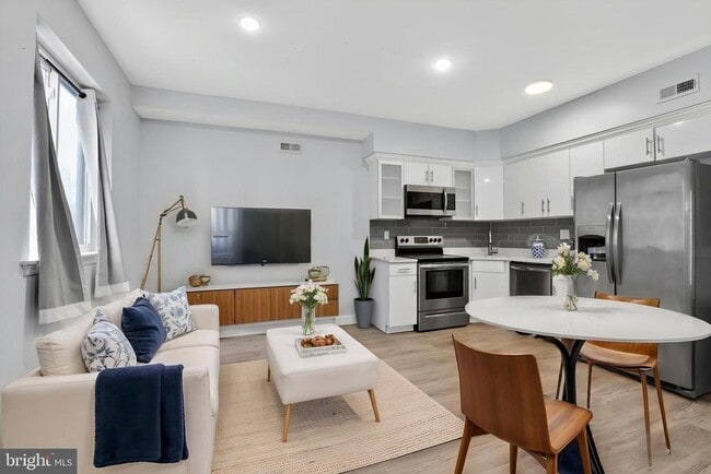 Building Photo - 523 N 11th St