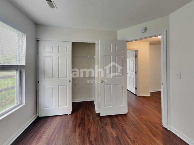 Building Photo - 10248 Meadow Glen Dr