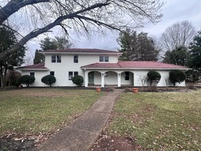 Building Photo - 663 Huntington St