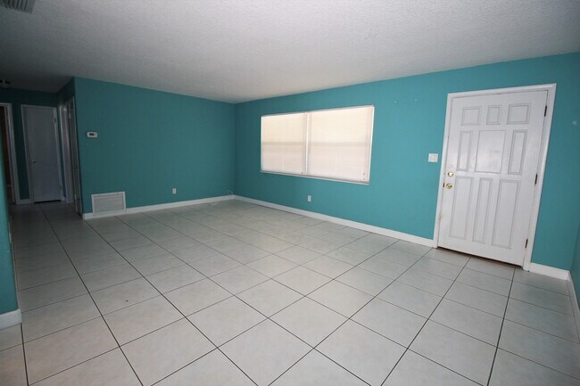 Building Photo - Clearwater home