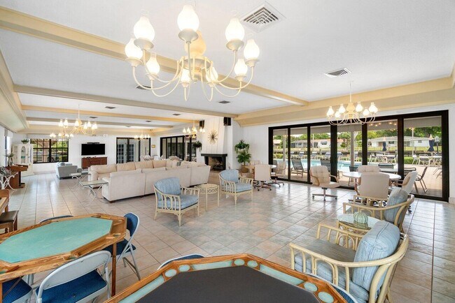 Building Photo - 120 Cypress Club Dr