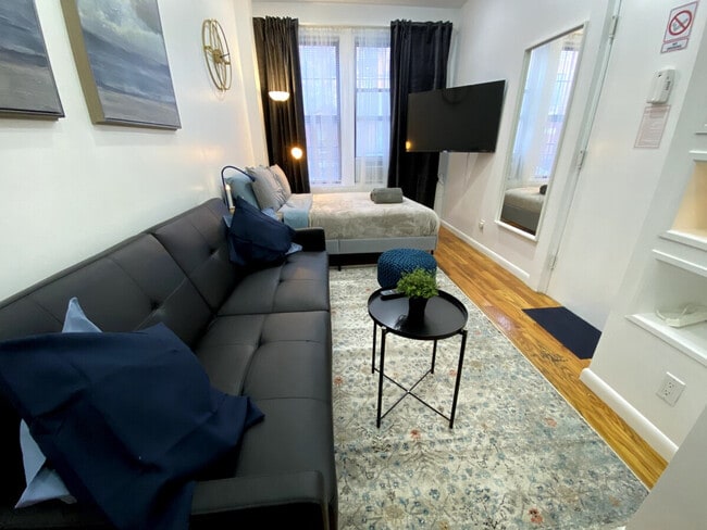 Building Photo - 310 E 103rd St