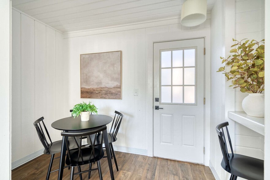 Building Photo - 3029 S Water Ave