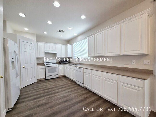 Building Photo - 8789 Ashley Park Ave