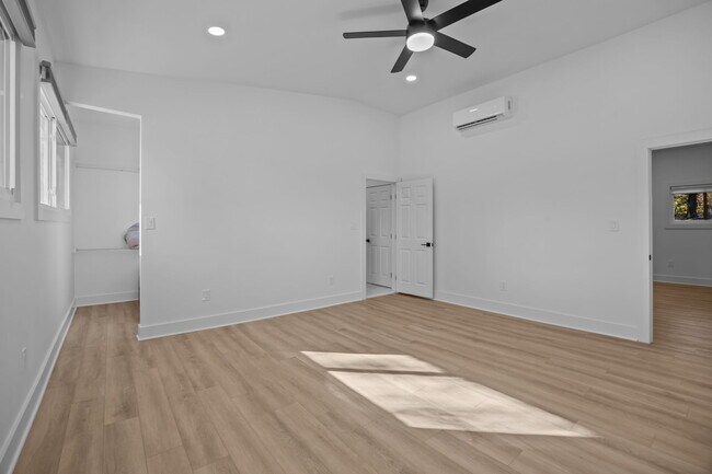 Building Photo - 8625 Cedarbrook Dr