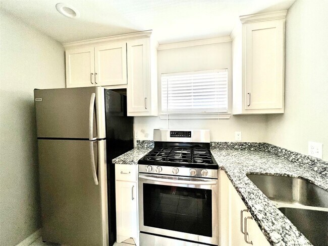 Building Photo - 5302 Treaschwig Rd