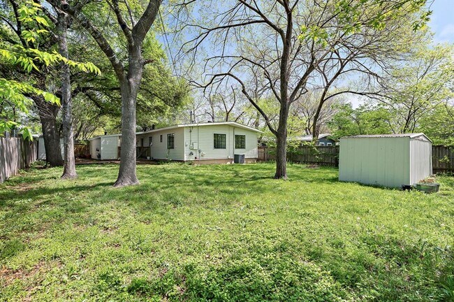 Building Photo - 1207 Ridgemont Dr