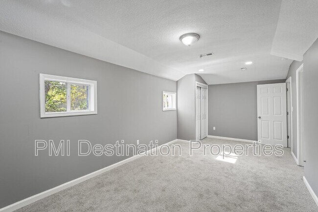 Building Photo - 5513 Hardy Ave