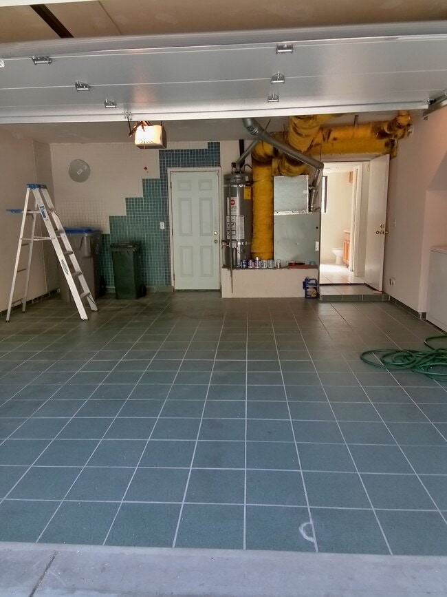 Building Photo - 1250 Formosa Dr