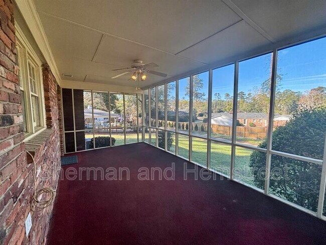 Building Photo - 807 Barrett Ln