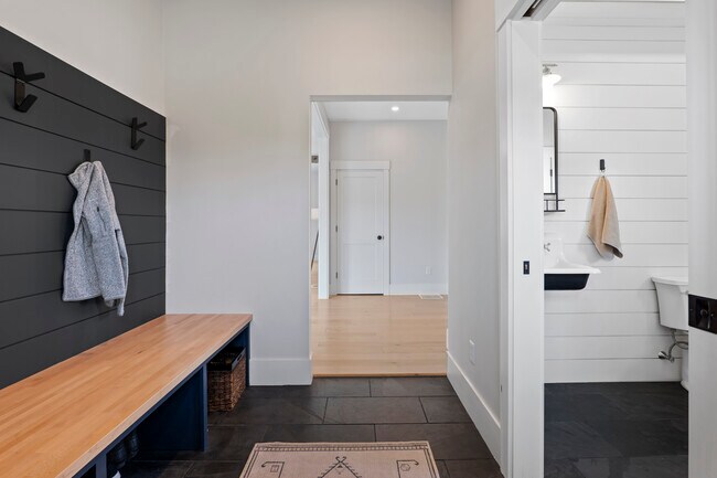 Building Photo - 256 Ayer Rd