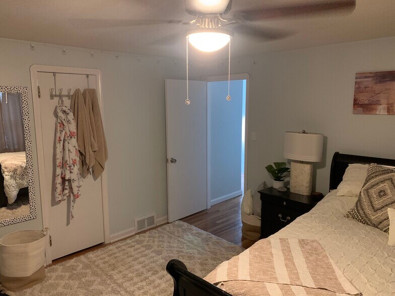 Bedroom 2 - 4302 Silsby Rd