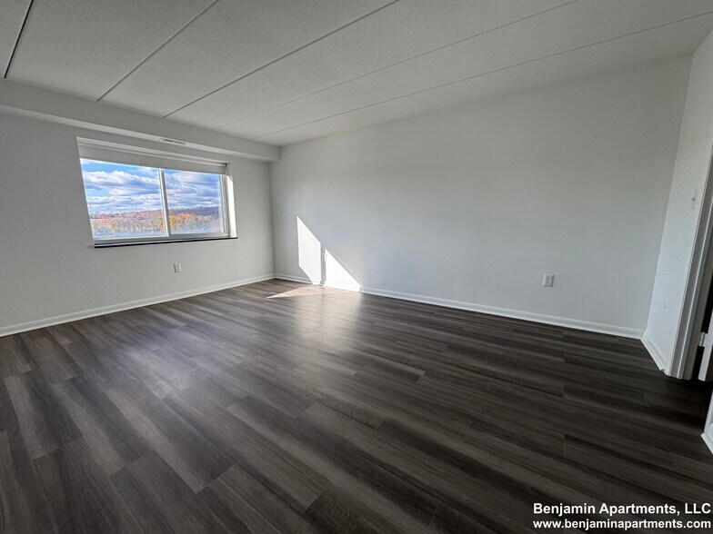 Building Photo - 51 Hill Rd