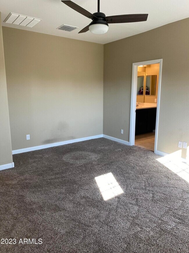 Building Photo - 1367 S Country Club Dr