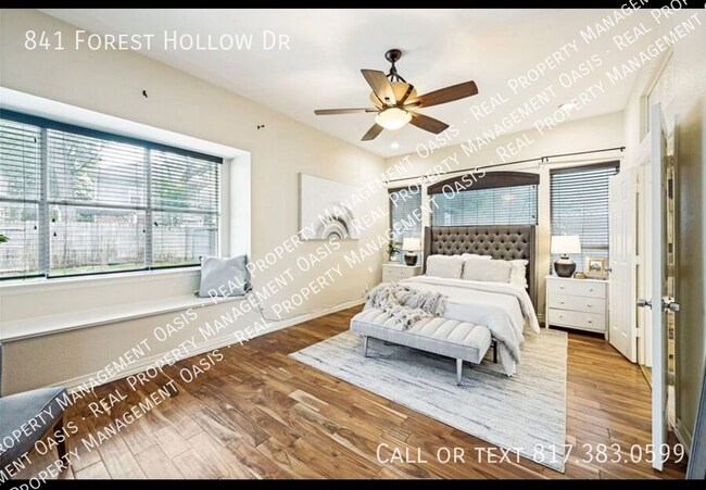 Building Photo - 841 Forest Hollow Dr