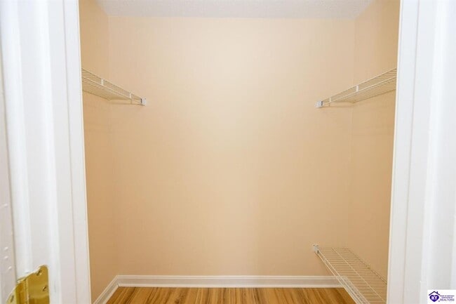 Building Photo - 806 Edgebrook Dr