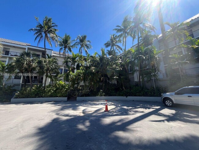 Building Photo - 1801 S Treasure Dr