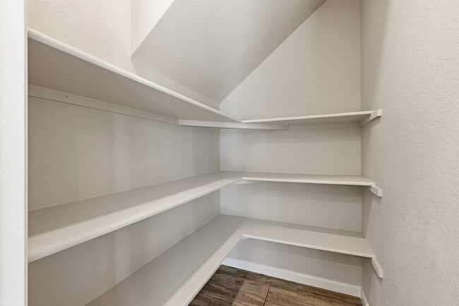 Building Photo - Beautiful Corner Lot, 3 Bedroom, 2.5 Bath with privacy fences and huge backyard!