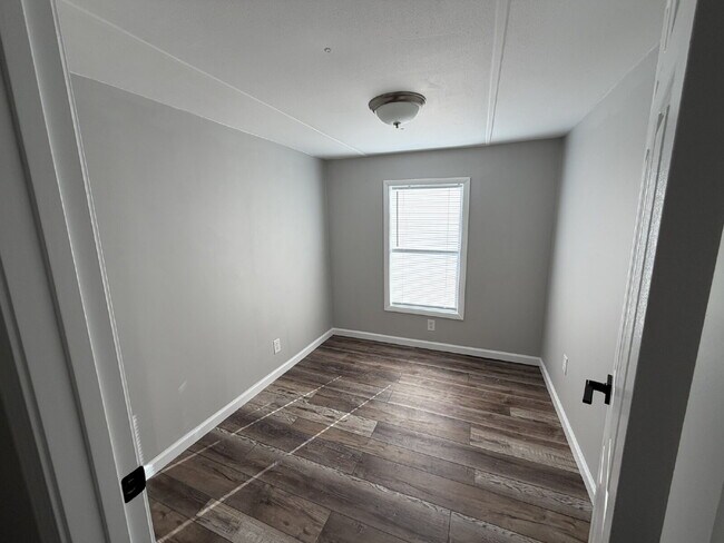 Building Photo - Mobile Home for Rent