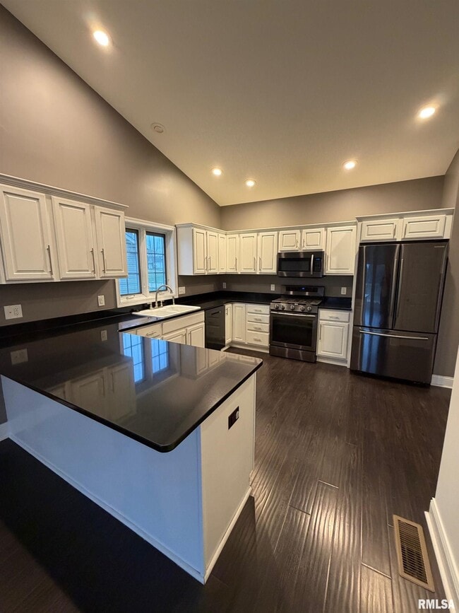 Building Photo - 2625 E 56th Ct