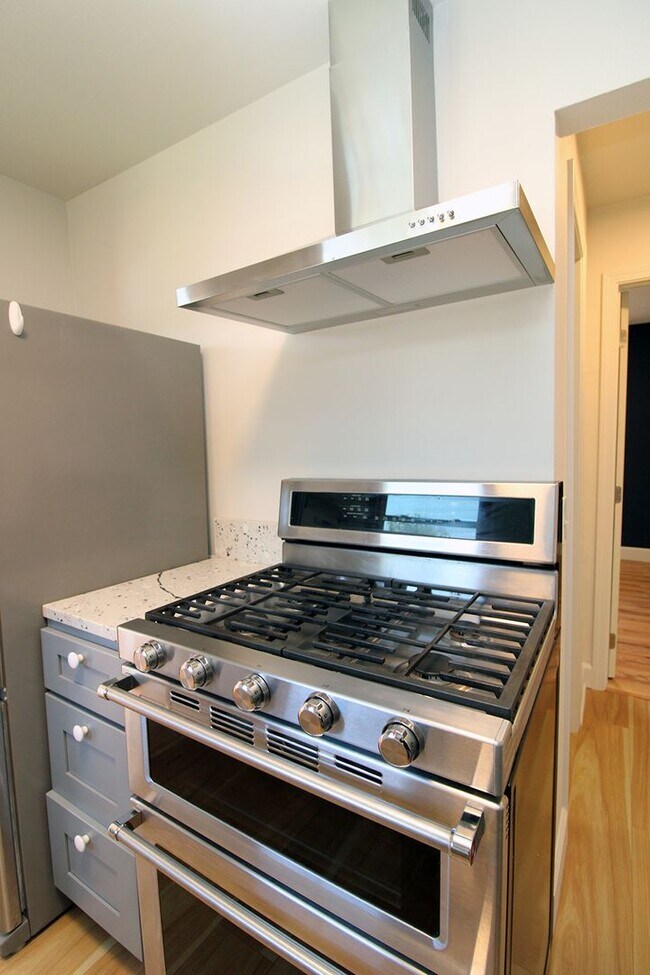 Building Photo - Meticulously Remodeled Milwaukie Bungalow on Large Lot with Gardens & Garage
