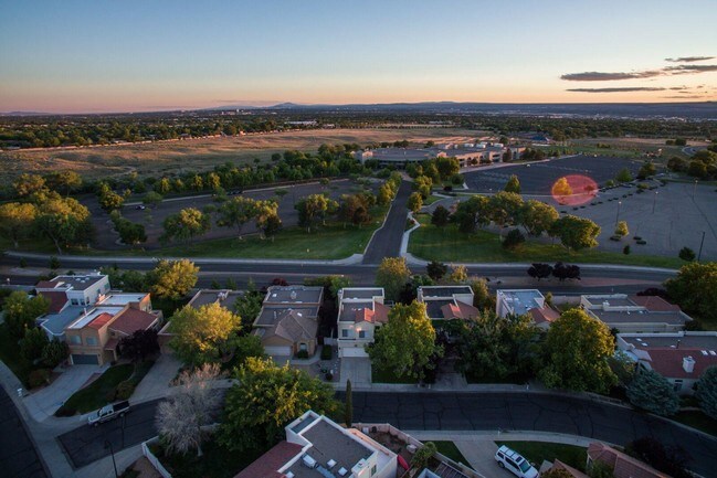 Building Photo - 6809 Medinah Ln NE